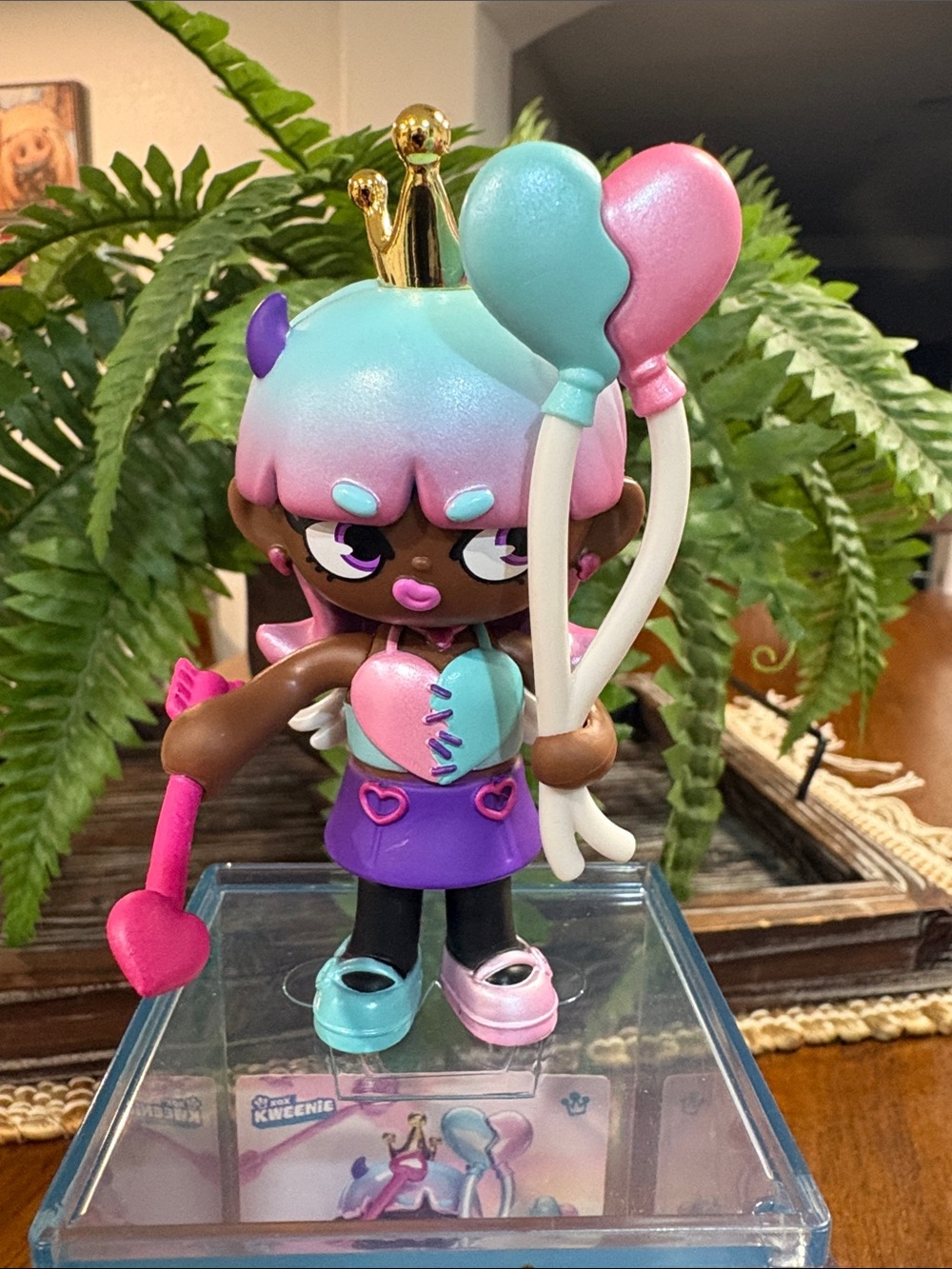 Kween of Heartbreakers Mini Figure – Pink & Teal